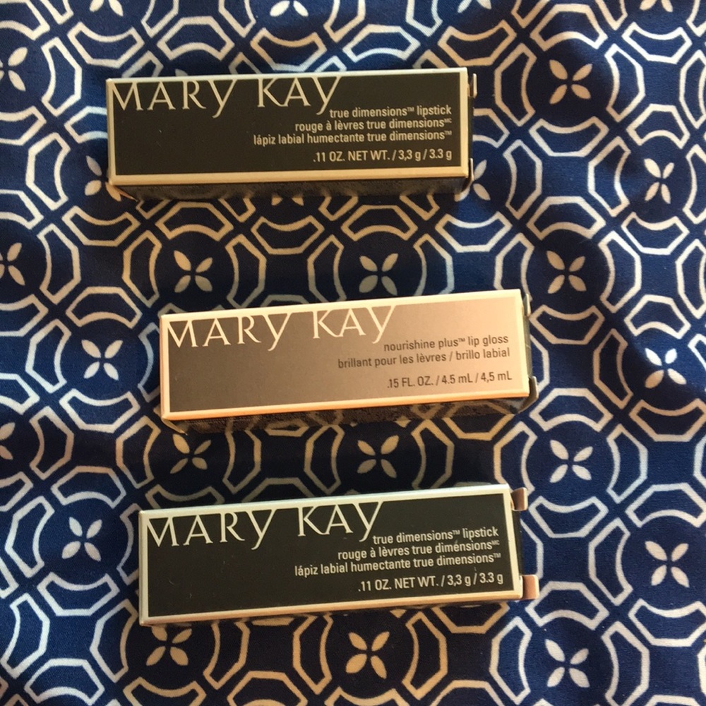 ❤️SOLD❤️ Mary Kay 2 lipsticks and 1 lip gloss